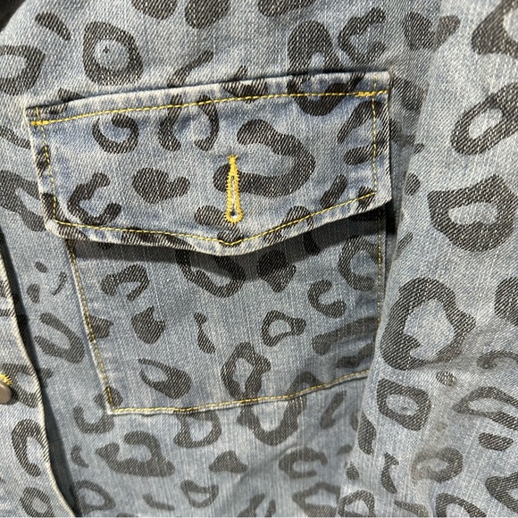 J. NNA Leopard Print Denim Shacket - Picture 8 of 13